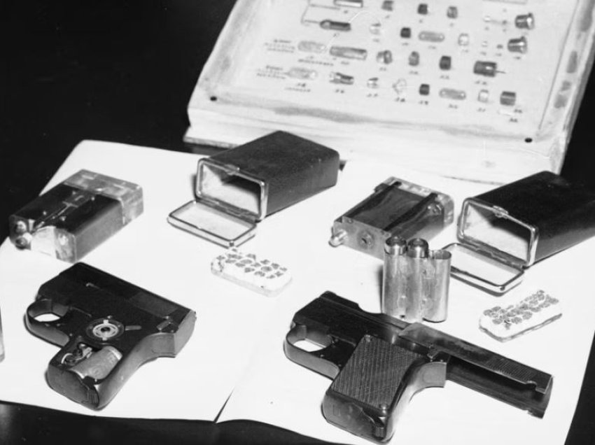 Nga “Pistoleta buzëkuq” te “Ombrella bullgare”, armët sekrete të spiunazhit gjatë Luftës së Ftohtë