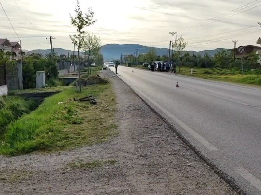 Detaje nga aksidenti në aksin rrugor “Divjakë-Lushnjë”! Benzi përplas motorin, një i vdekur dhe një i plagosur rëndë