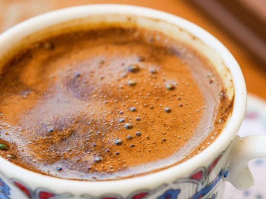 Sa kafeinë ka në një filxhan kafeje? Ndikimet që ajo ka në organizëm