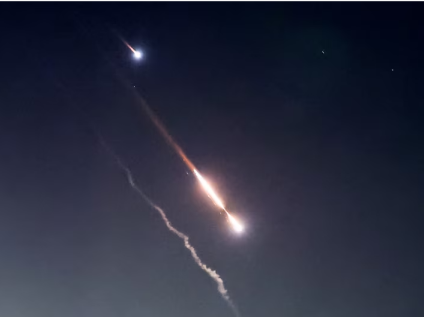 Izraeli dhe aleatët rrëzojnë shumicën e dronëve dhe raketave të Iranit