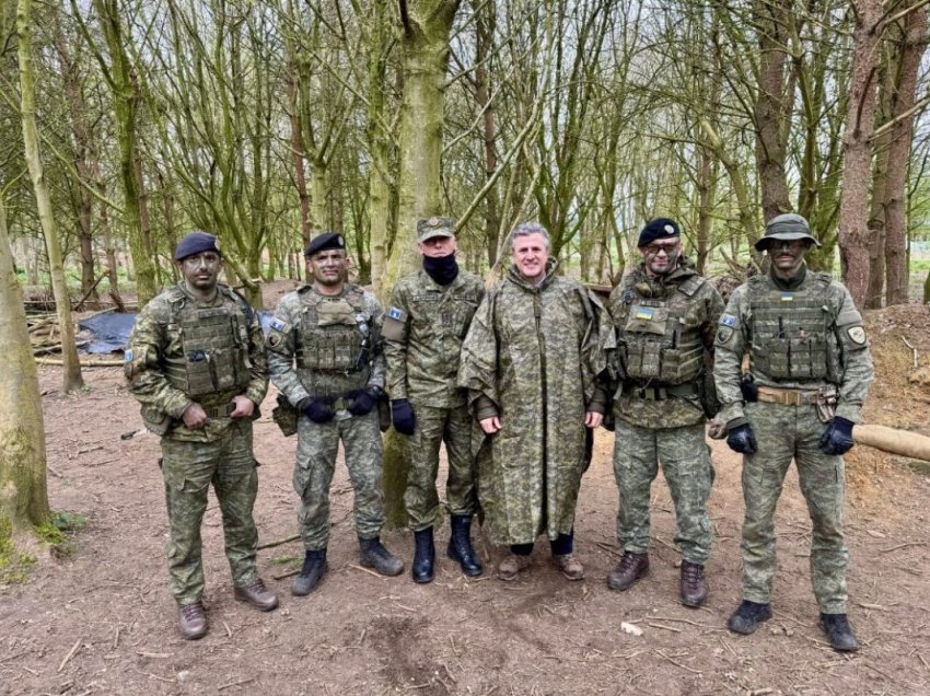 Ambasadori i Kosovës: Krenarë me FSK-në në trajnimin e ushtarëve ukrainas në Britani të Madhe