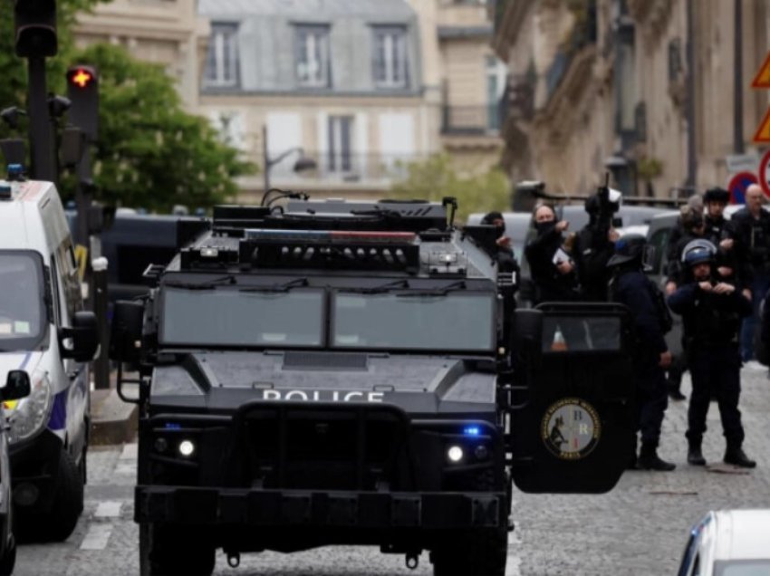 Burri me ‘jelek eksploziv’ kërcënon se do të hedh veten në erë para ambasadës iraniane në Paris