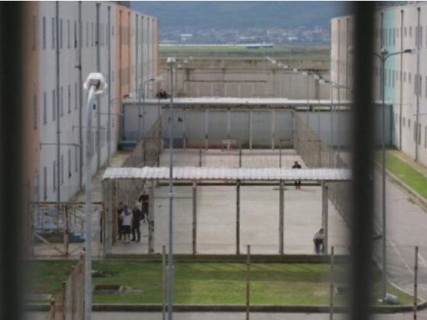 Amnistia/ 311 të burgosur në Fier përfitojnë ulje dënimi, lirohen 117 persona