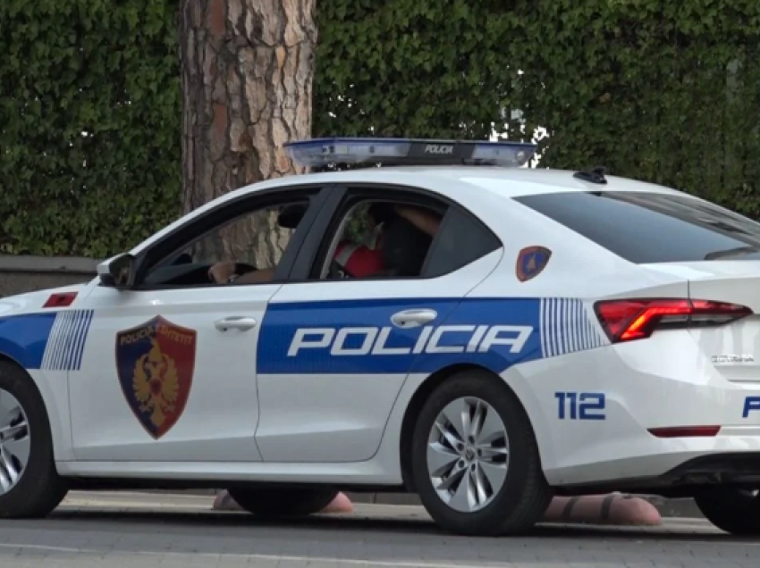 Operacion antidrogë në Korçë, policia gjen 10 kg hashash të fshehur në një automjet! Dy persona në pranga