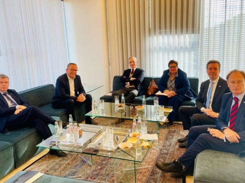 Hamza takohet me pesë ambasadorë evropianë