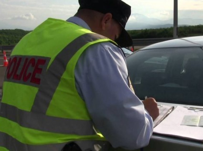 Për një javë policia në Ferizaj shqiptoi mbi 1 mijë e 300 gjoba dhe konfiskoi 10 patentë shoferë