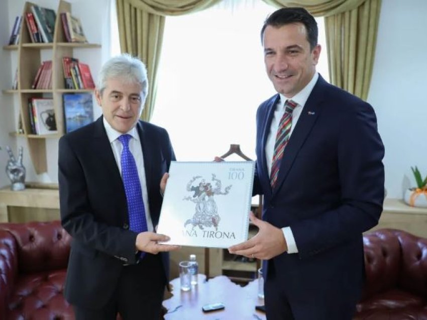 Këshilli Bashkiak i Tiranës nderon sot Ali Ahmetin me titullin “Qytetar Nderi”