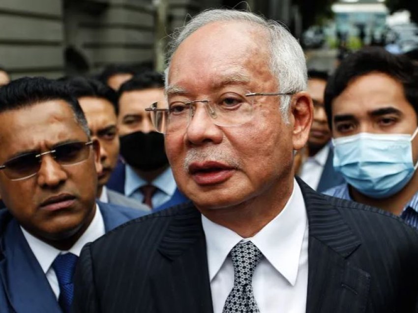 Malajzia ia zvogëlon dënimin ish-kryeministrit Najib Razak