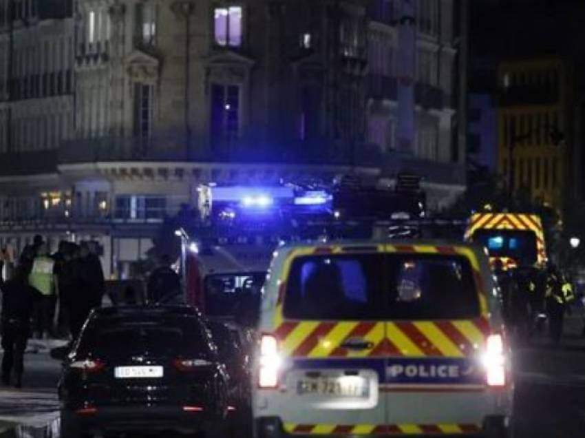 Sulm me thikë në Paris, 3 të plagosur