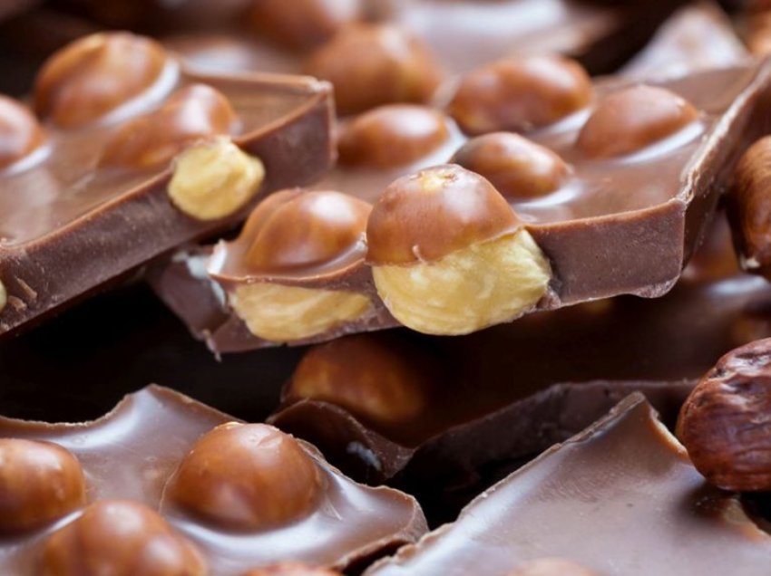 Nga çokollatat tek pijet e gazuara, zbuloni ushqimet që shtojnë sekrecionet dhe përkeqësojnë shëndetin e fytit