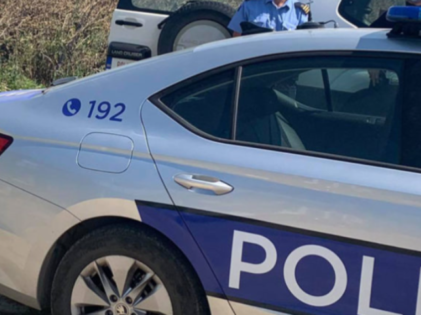 I mituri në Viti sillet lirshëm me armë në dorë – kapet në flagrancë nga Policia
