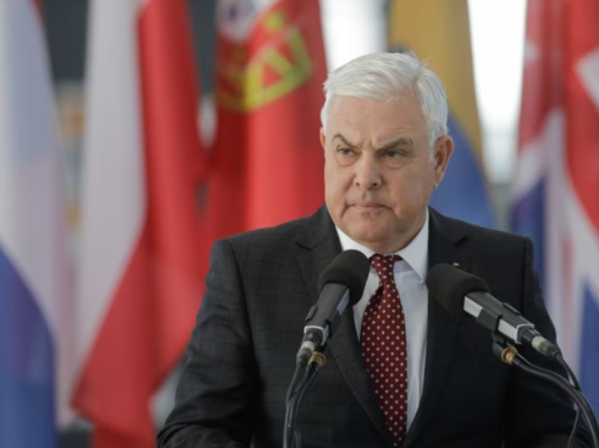 Ministri rumun i Mbrojtjes kundër rikthimit të shërbimit të detyrueshëm ushtarak