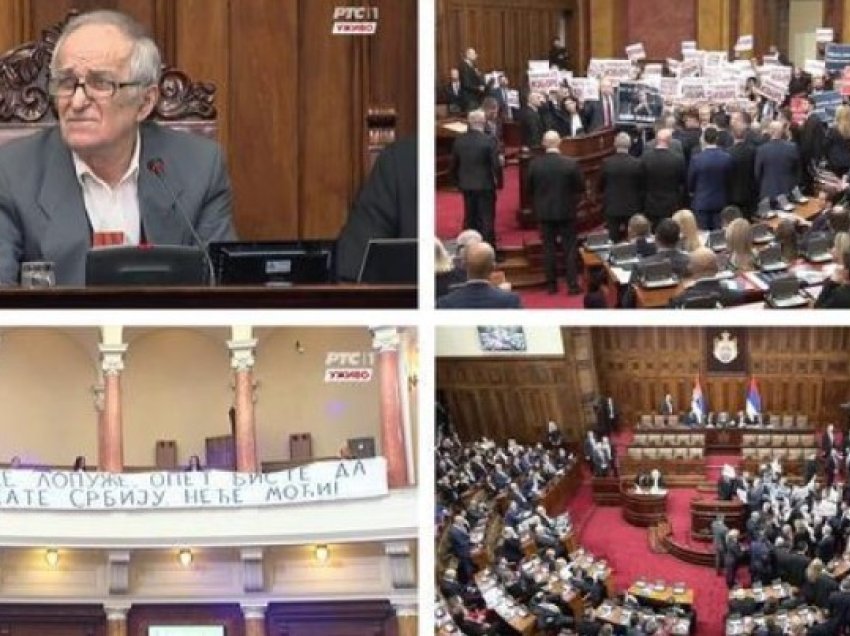 Trazohet Kuvendi i Serbisë, opozita fishkëllen e mban në duar pankarta kundër zgjedhjeve
