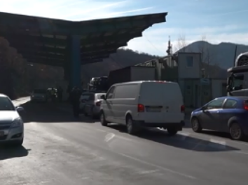 Një furgon me dinarë nuk lejohet të hyjë në Kosovë në pikën kufitare në Jarinjë