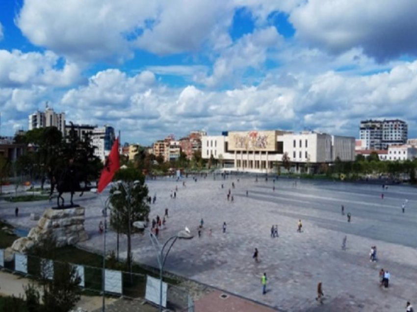​Blogerët spanjollë promovojnë 10 atraksionet turistike në Tiranë