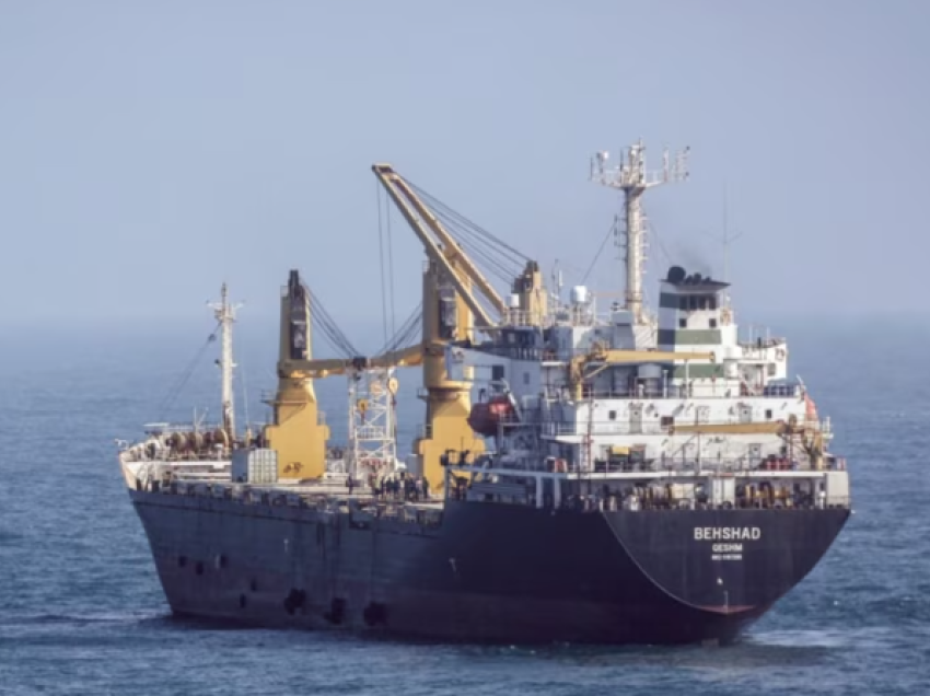 Huthët sulmojnë një anije që ishte nisur drejt Iranit