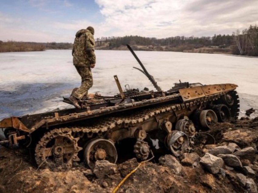Rusia do të dërgojë tanke të vjetra në fushën e betejës me Ukrainën