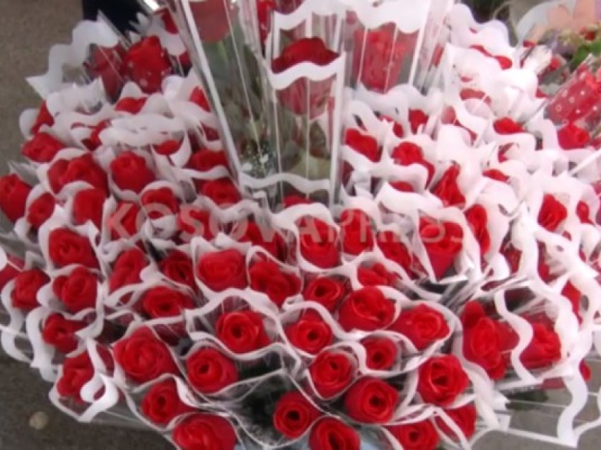 Si filloi Shën Valentini dhe si festohet në Kosovë