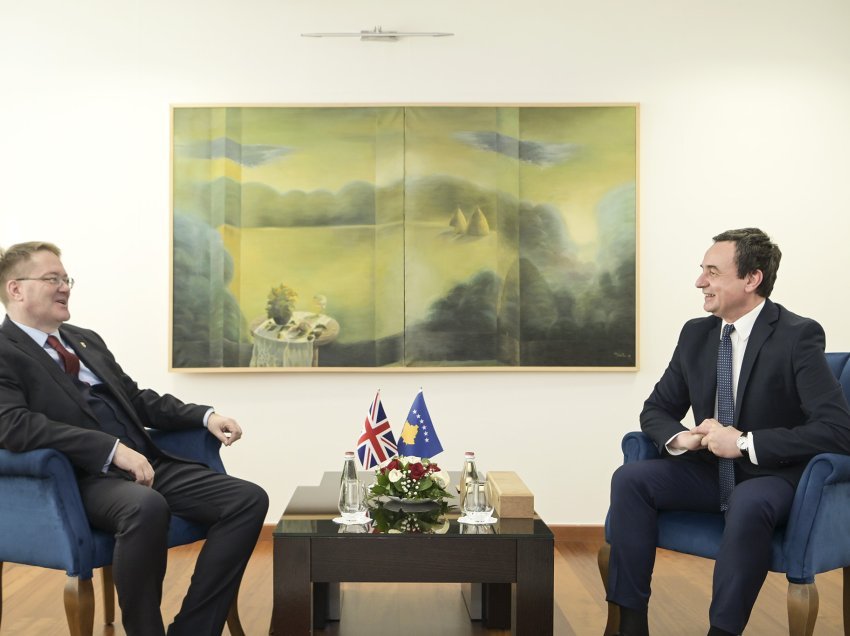 Kryeministri Kurti priti në takim lamtumirës ambasadorin e Mbretërisë së Bashkuar, Nicholas Abbott