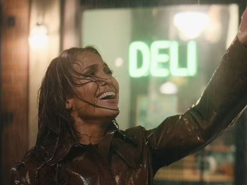 Jennifer Lopez mahnit në skenën epike të kërcimit nga “This Is Me… Now”