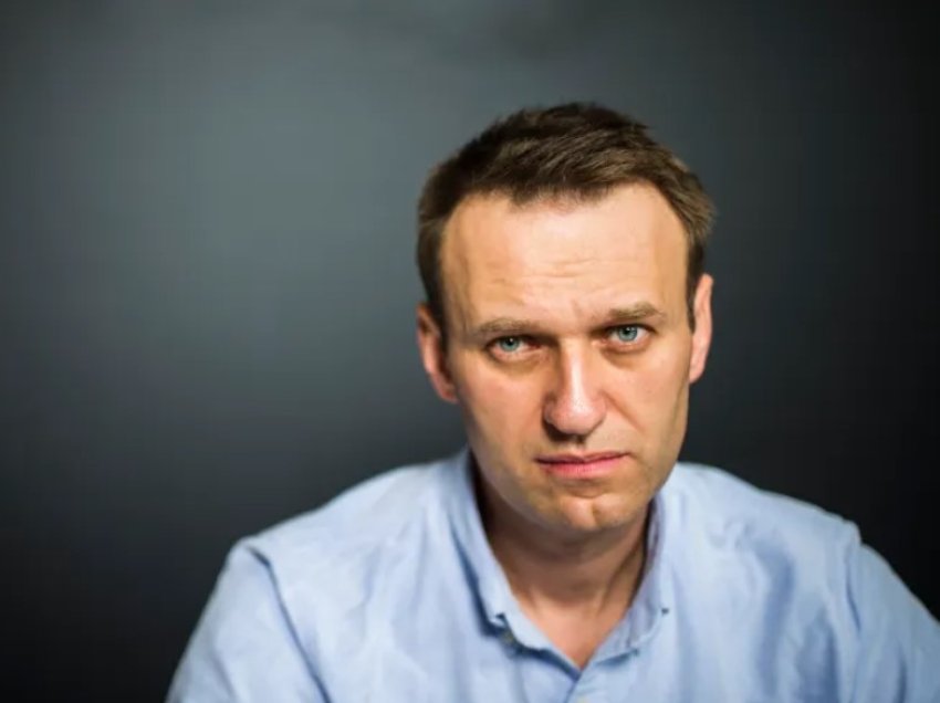Raportohet se Navalny u la jashtë në -27 gradë Celsius dhe më pas u mbyt me një të goditur në zemër
