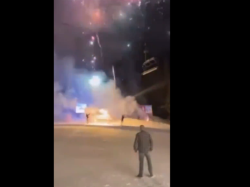 Krimineli Milan Radoiçiq feston ditëlindjen afër kufirit me Kosovën, e “djeg” qiellin me fishekzjarre