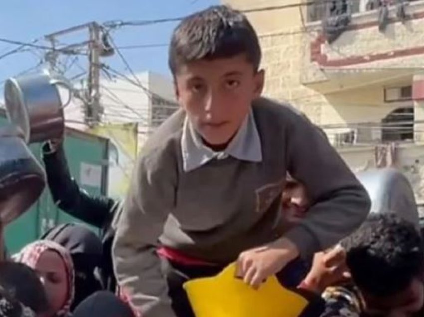 Lufta me Izraelin/ BBC: Fëmijët e Gazas në kërkim të ushqimit për të mbajtur familjet gjallë