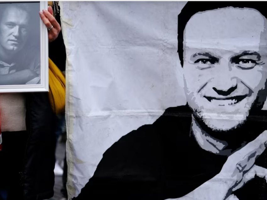 Navalny ishte pranë shkëmbimit me një të burgosur rus përpara se të vdiste, thotë një bashkëpunëtore