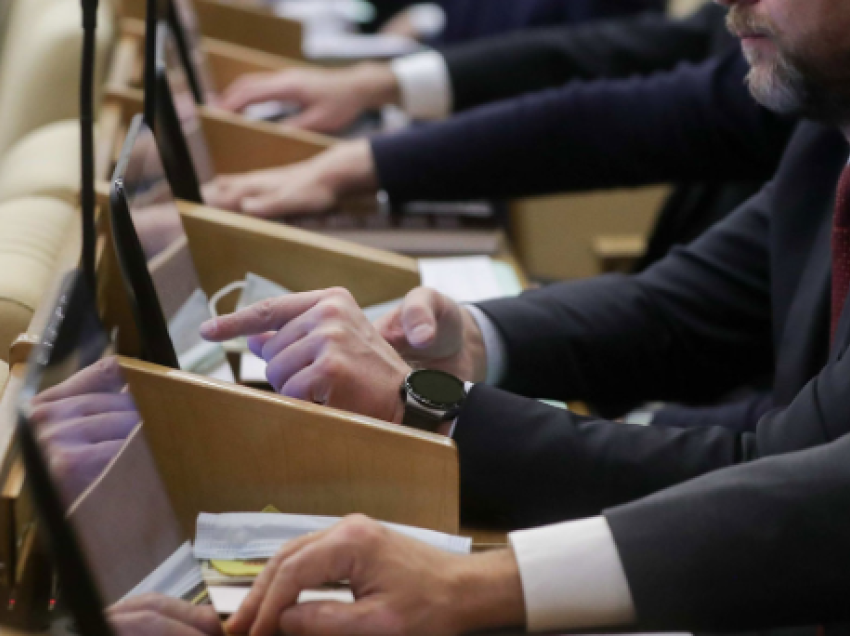Parlamenti rus ndalon reklamat për 'agjentët e huaj'