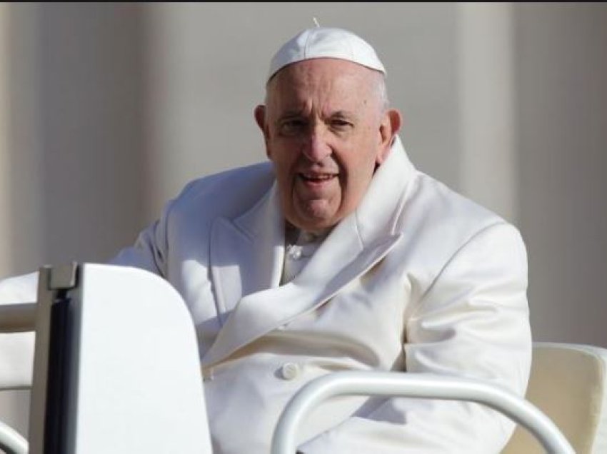 Papa Françesku dërgohet në spital