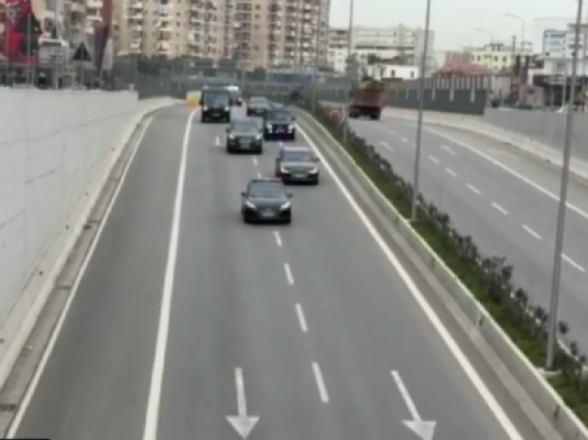Vuçiq arrin në Tiranë i shoqëruar nga eskorta