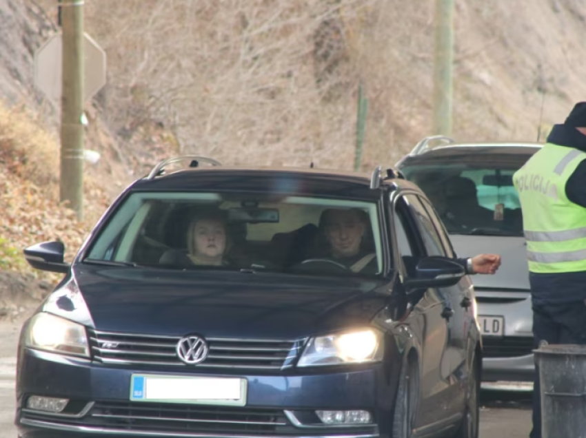 Makinat me targa RKS lëvizin lirshëm në Serbi