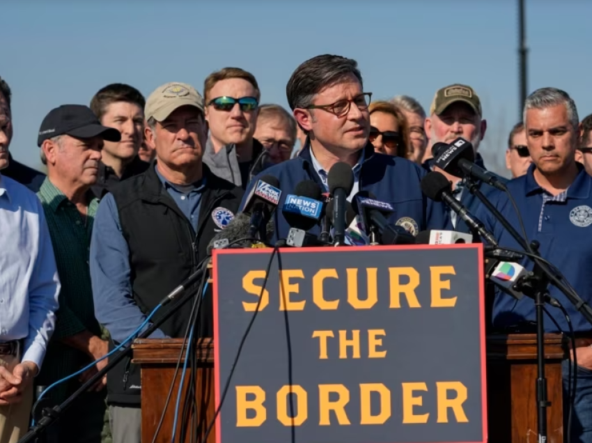 Johnson bën thirrje për politika të ashpra të imigracionit gjatë vizitës në kufirin SHBA-Meksikë