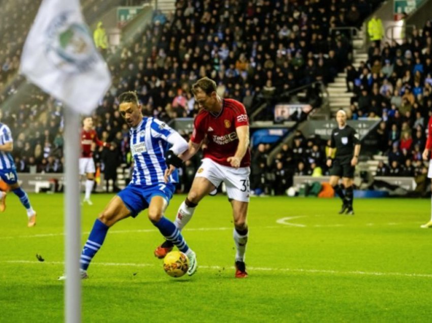 Manchester United fiton si mysafir i Wigan Athletic, kualifikohet në raundin e katërt të FA Cup