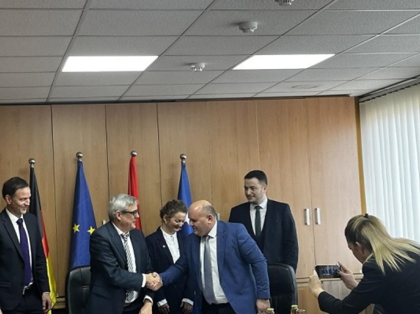 ​Nënshkruhet kontrata e Konsulencës për Implementim mes KRU “Prishtina” dhe KFW