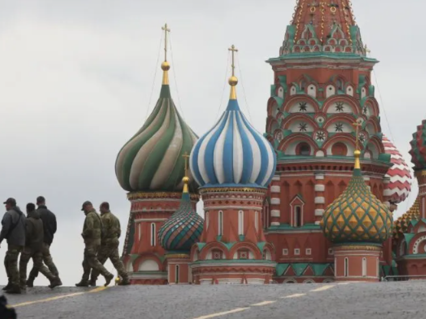 Ligjvënësit rusë shtyjnë të lejojnë të huajt me precedentë kriminalë të shërbejnë në ushtrinë ruse