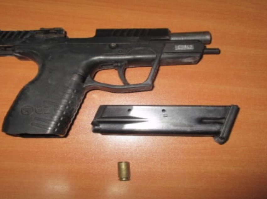 I mituri në Malishevë vetëplagoset aksidentalisht në këmbë – policia konfiskon armën