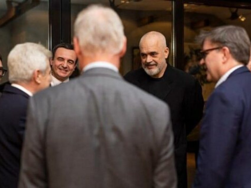 Ali Ahmeti sjell ‘atmosferën’ e takimit të liderëve ballkanikë me James O’Brien në Shkup