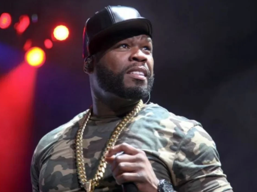U plagos gjatë një koncerti të 50 Cent, gruaja ngre padi kundër këngëtarit: Më goditi me mikrofon, më lëndoi rëndë