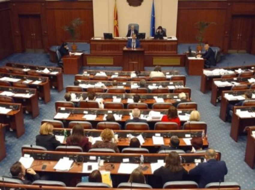Kush janë deputetët shqiptarë që nuk e votojnë Kryeministrin e parë shqiptar në Maqedoni?