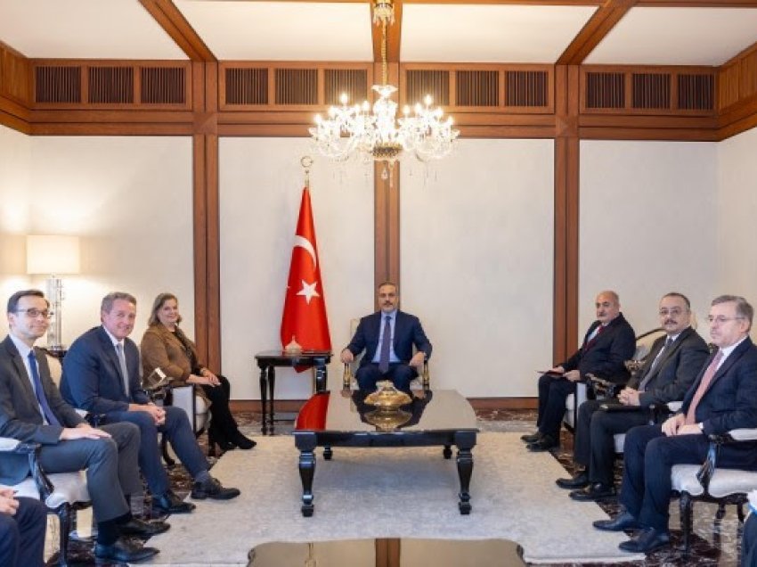 ​Ministri i Jashtëm turk nis vizitën zyrtare në Shqipëri, Bullgari dhe Rumani
