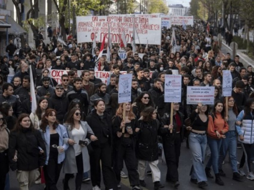​Greqi, provimet e semestrave do të zhvillohen në distancë