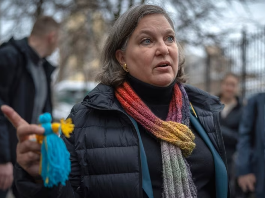 Zyrtarja e lartë amerikane vizitë në Ukrainë mes pasigurive mbi ndihmën e Uashingtonit