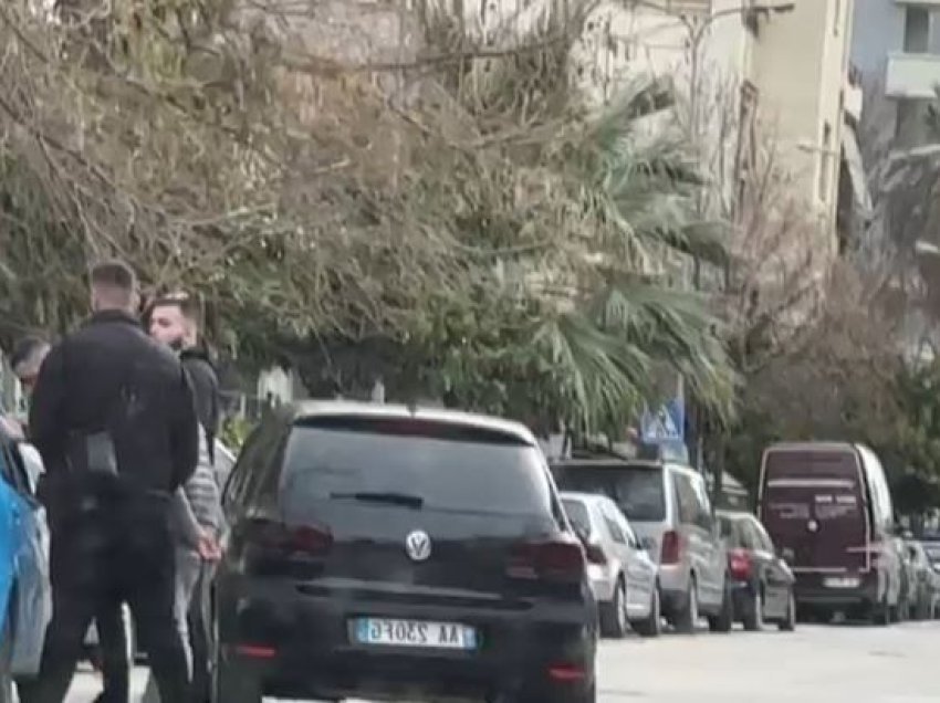 Të veshur civil, Policia e Vlorës kontrolle të befasishme në makinat e dyshimta