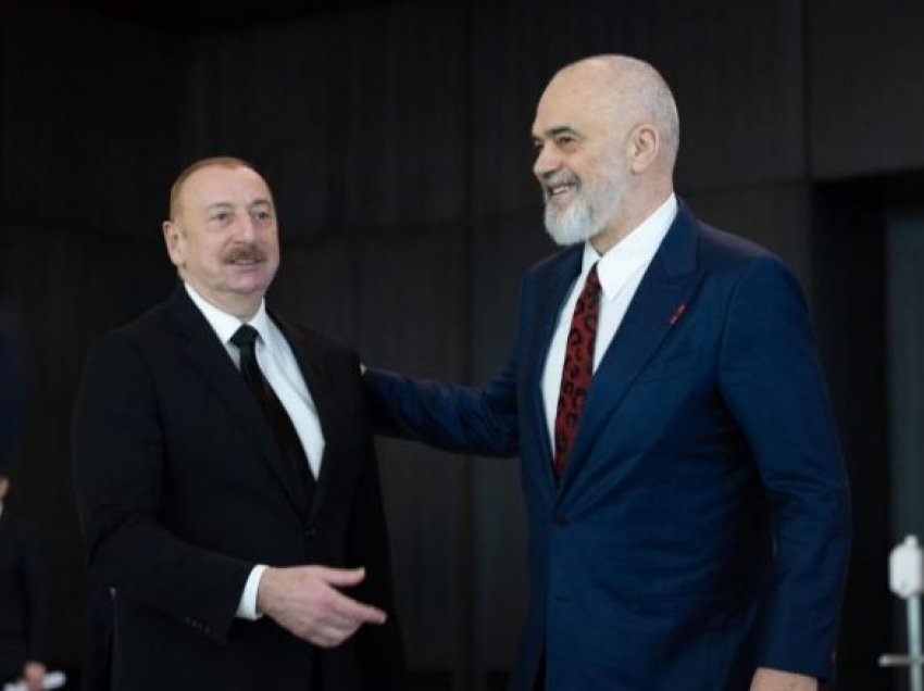 Nënshkruhet marrëveshja për heqjen e vizave me Azerbajxhanin