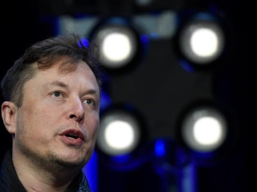 ​Elon Musk padit OpenAI dhe Sam Altman