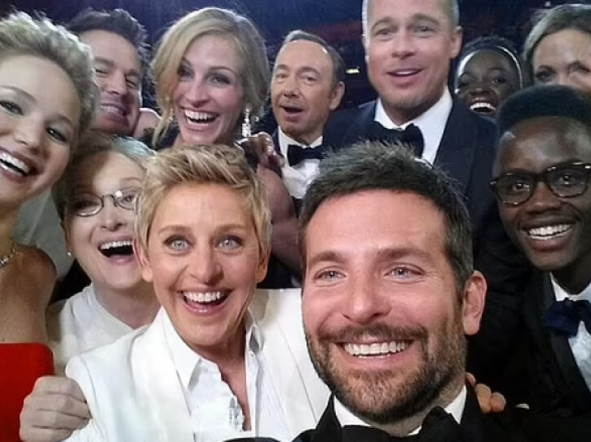 Kanë kaluar dhjetë vjet që kur Ellen DeGeneneres publikoi selfie-n që pushtoi rrjetet sociale