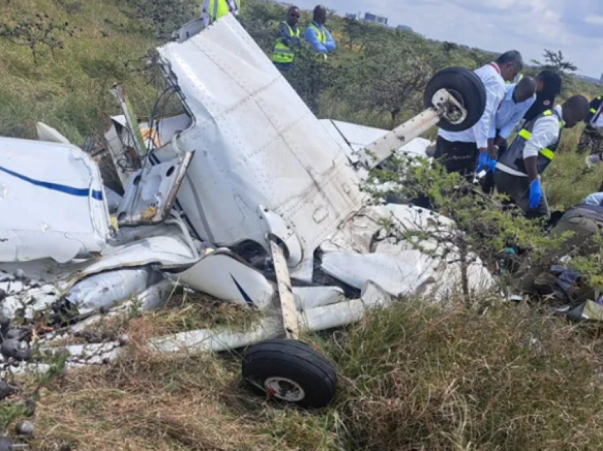 Dy të vdekur nga përplasja në ajër e avionëve mbi aeroportin në Kenia 
