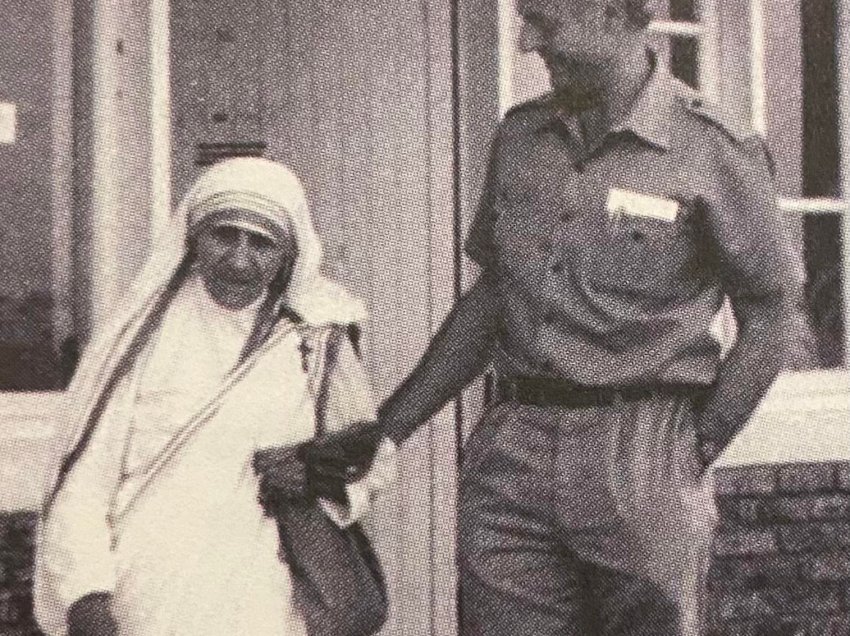 Si i shpëtoi nënë Tereza qindra mijëra vetë nga vdekja prej urisë në Sudan?