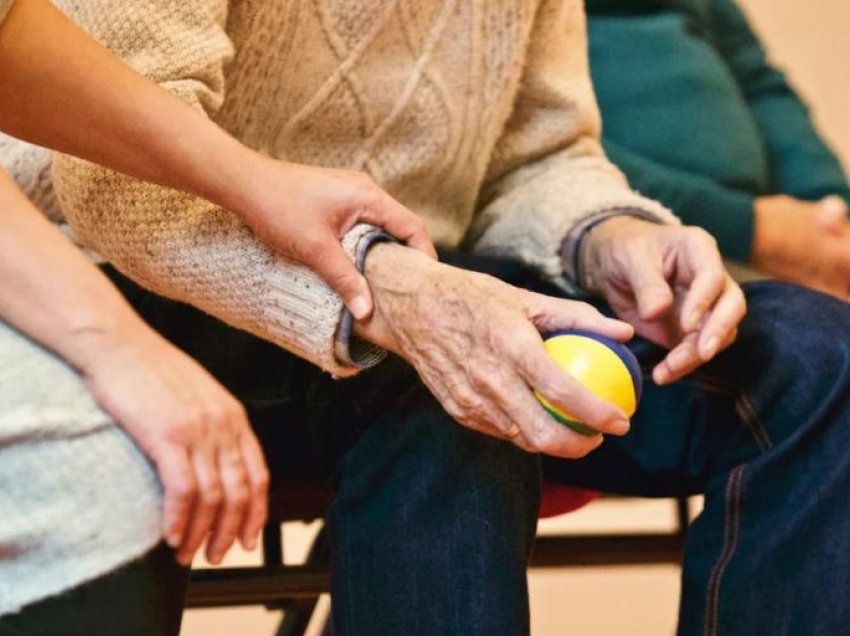 Mosha pengon aksesin e kujdesit për shëndetin mendor për të moshuarit